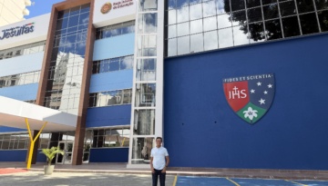 Depois de seis décadas, antigo estudante retorna ao Colégio e revisita suas memórias