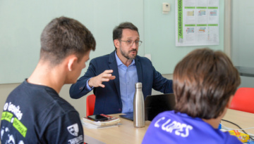 Diretor-presidente da RJE visita Colégio dos Jesuítas e se reúne com educadores e estudantes